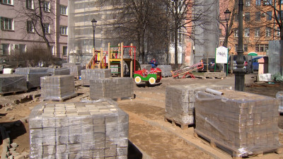 На Невском проспекте начались работы по благоустройству сквера Соловьёва-Седова