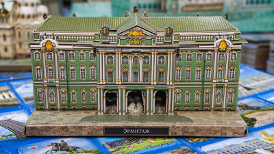 «Питерский дух»: как создаются сувенирные миниатюры памятников и знаковых мест Северной столицы