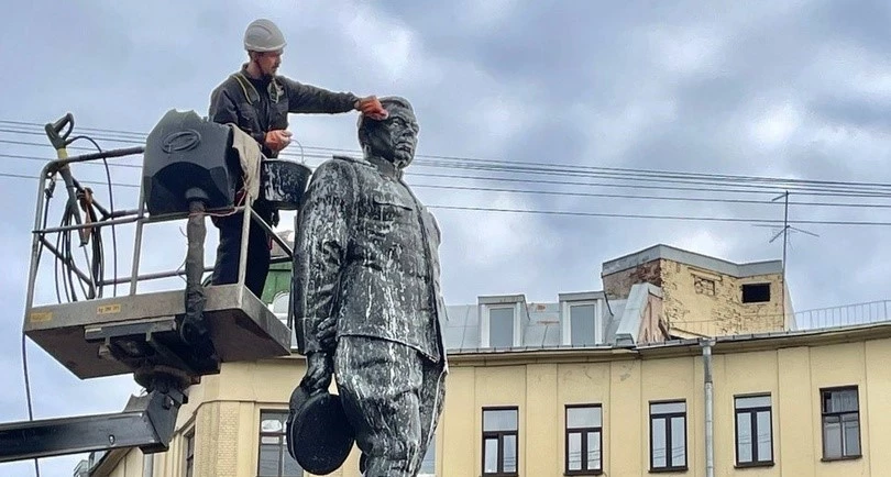 Музей городской скульптуры начал готовить памятники к 80-летию Победы - tvspb.ru