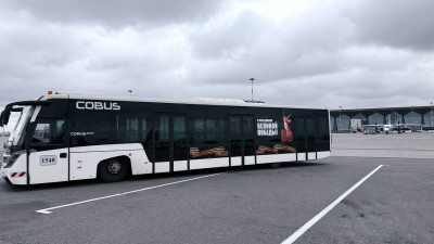 В Пулково украсили автобусы в преддверии Дня Победы