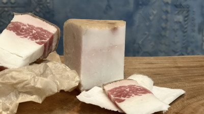 Историк русской кухни развеял мифы о происхождении сала