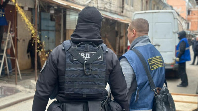 В Апраксином дворе прошла серия рейдов по борьбе с незаконной торговлей