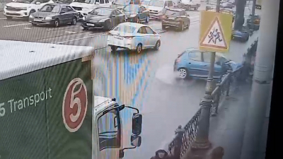 Полицейские задержали мигранта, который устроил ДТП на перекрестке Литейного проспекта и улицы Некрасова