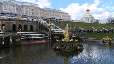В Петергофе открыли новый сезон фонтанов