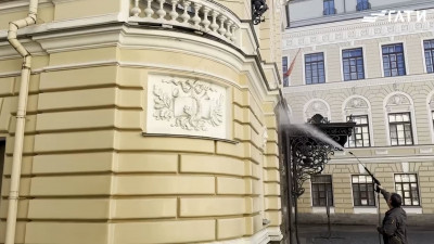 В Петербурге порядка 5 тысяч зданий помыли с первого по последний этажи
