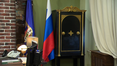 В Следственный изолятор № 1 Петербурга передали антикварный сейф, созданный в конце XIX века