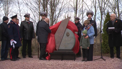 На Невском пятачке открыли памятную стелу, посвященную ветеранам железнодорожной милиции