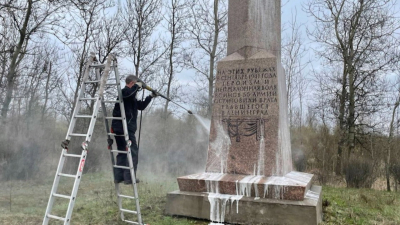 Как памятники и мемориалы Петербурга готовят к празднованию 80-летия Победы