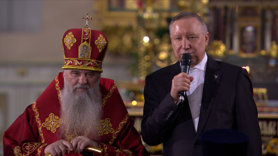 Александр Беглов обратился к петербуржцам во время пасхального богослужения в Казанском соборе