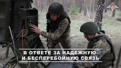 Связисты группировки войск «Север» показали, как устанавливаются защищенные каналы связи в зоне СВО