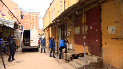 В Петербурге продолжают расчистку Апраксина двора от незаконной торговли
