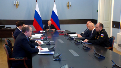 Владимир Путин: В ближайшие 10 лет на строительство кораблей и судов ВМФ выделят 8 трлн 400 млрд рублей