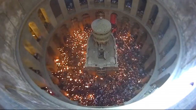 В иерусалимском Храме Воскресения Христова сошел Благодатный огонь: его частицу доставят в Петербург