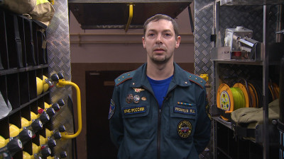 Мастер-пожарный дежурной смены специализированной пожарно-спасательной части Ярослав Рязанцев поздравил «Зенит» с юбилеем