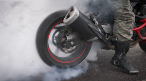 Причина остановки. Весенние опасности на дороге