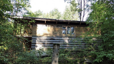 В Курортном районе снесли незаконную постройку на территории сквера