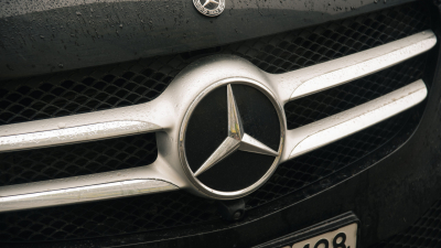 На Рубинштейна водитель Mercedes сбила пешехода и попыталась скрыться