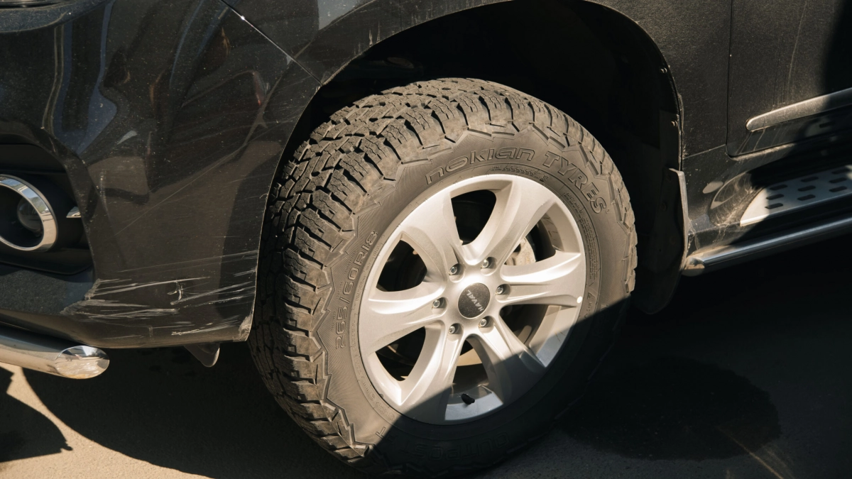 Спешить не стоит: водителям рассказали, когда стоит менять летние шины на зимние - tvspb.ru