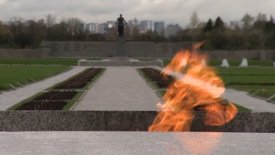 Вечный огонь на Пискаревском кладбище перенесли на другое место