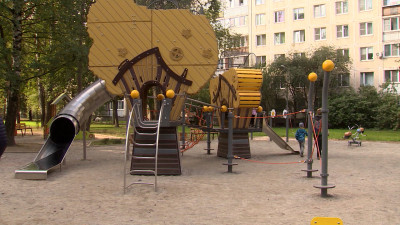 Первые работы по благоустройству в рамках программы «Петербургские дворы» стартовали в трёх районах города