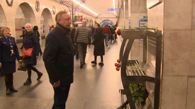 Память погибших во время теракта 3 апреля 2017 года почтил губернатор Александр Беглов