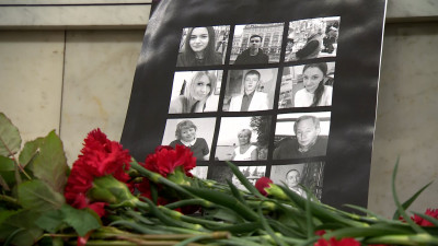 Петербург вспоминает жертв теракта в метро третьего апреля 2017 года