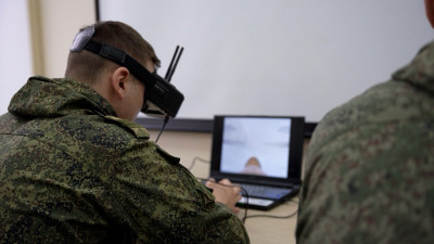 Операторы ударных беспилотников ЛенВО отработали навыки управления дронами