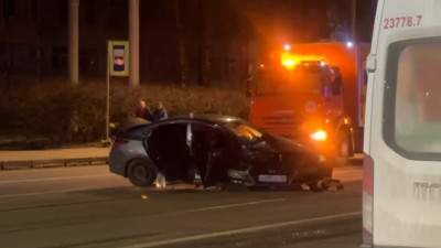 На Торжковской улице две иномарки попали в жесткое ДТП