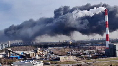 Пожар в ангаре на улице Маршала Новикова локализовали