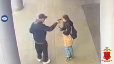 Полиция задержала «шутника», угрожавшего пистолетом сотруднице фудкорта