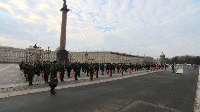 На Дворцовой площади прошла первая репетиция сводного военного оркестра ко Дню Победы