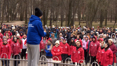 Олимпийская чемпионка Любовь Егорова провела массовую зарядку в честь Дня космонавтики