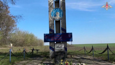 В Курской области морские пехотинцы группировки войск «Север» восстановили памятник участникам Великой Отечественной войны