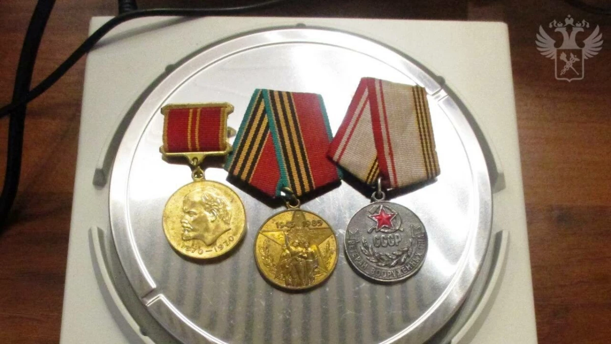 Россиянин пытался вывести из страны советские госнаграды: мужчину остановили на таможне - tvspb.ru