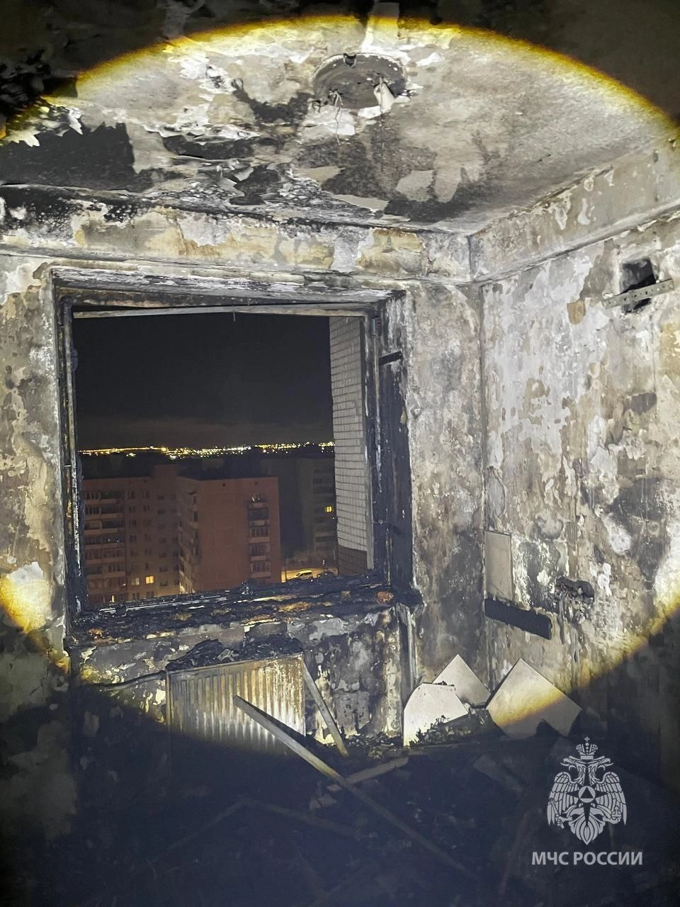 В Колпино огнеборцы спасли троих мужчин из квартирного пожара на 11 этаже - tvspb.ru