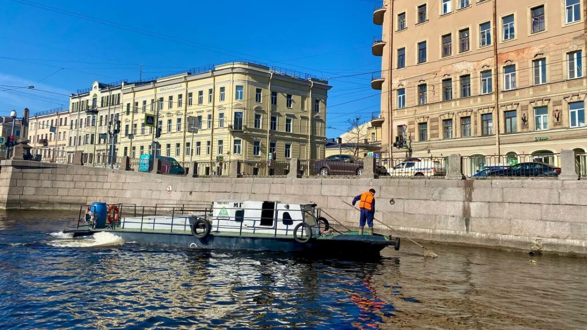 Стартовал сезон уборки акваторий Петербурга - tvspb.ru