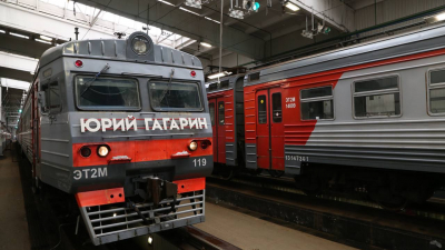 «Юрий Гагарин». Именной электропоезд вышел на линию в День космонавтики