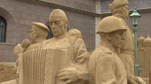 Полторы тысячи тонн песка и фантазия скульпторов