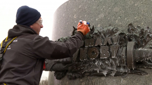 Маршал Победы к празднику готов: сегодня специалисты моют памятник маршалу Жукову