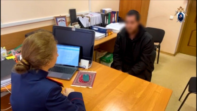 Петербуржцу, который чуть не зарезал мужчину в клинике на Будапештской, предъявили обвинение