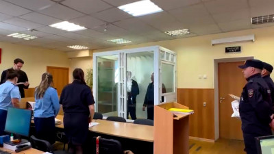 Суд избрал меру пресечения отцу и сыну, которых обвинили в теракте на железной дороге