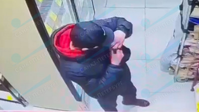 Бородач пытался украсть бутылку джина из супермаркета на проспекте Королева