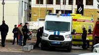 С Планерной улицы в больницу увезли отца и сына, которым вонзили нож в глаз и в грудь
