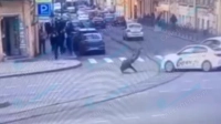 Мужчина на моноколесе едва не погиб на Лиговском проспекте, пытаясь проскочить перед иномаркой
