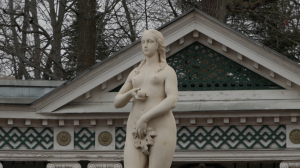 Там, где новый год — весной: парк и фонтаны Петергофа готовятся к открытию сезона