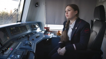 Помощник машиниста София Злобина: Люблю Петербург за гостеприимность и красивые виды