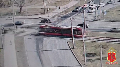 На проспекте Стачек трамвай насмерть сбил женщину