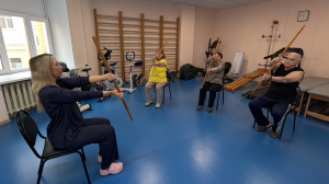 Зарядка для людей «серебряного возраста». Комплекс упражнений с использованием гимнастической палки