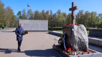 Александр Беглов возложил цветы на могилу Почетного гражданина Санкт‑Петербурга, академика РАН Анатолия Михайловича Гранова