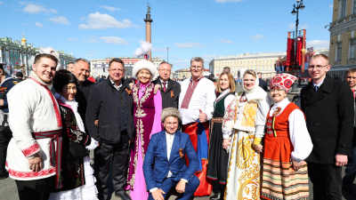 Александр Беглов: Весь многонациональный и многоконфессиональный Петербург, наши гости из других регионов и стран СНГ празднуют День Победы вместе с городом